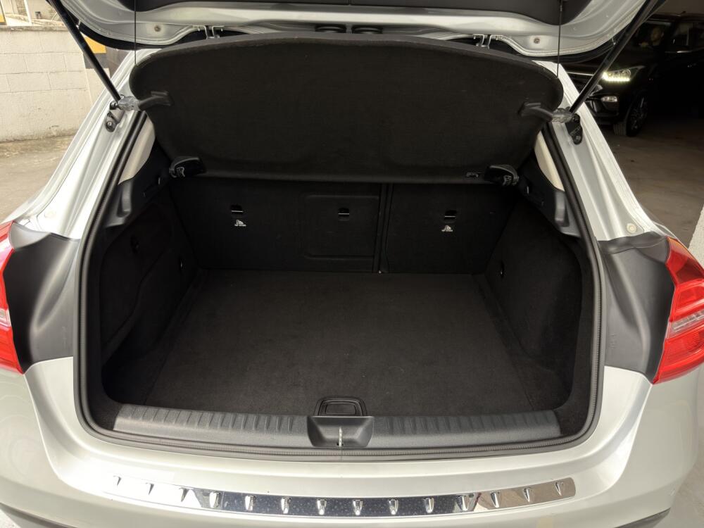 Mercedes Benz GLA 200