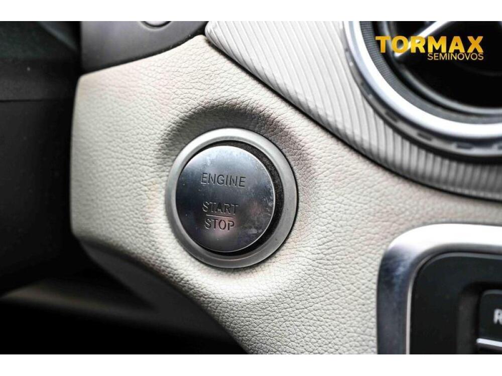 Mercedes Benz GLA 200