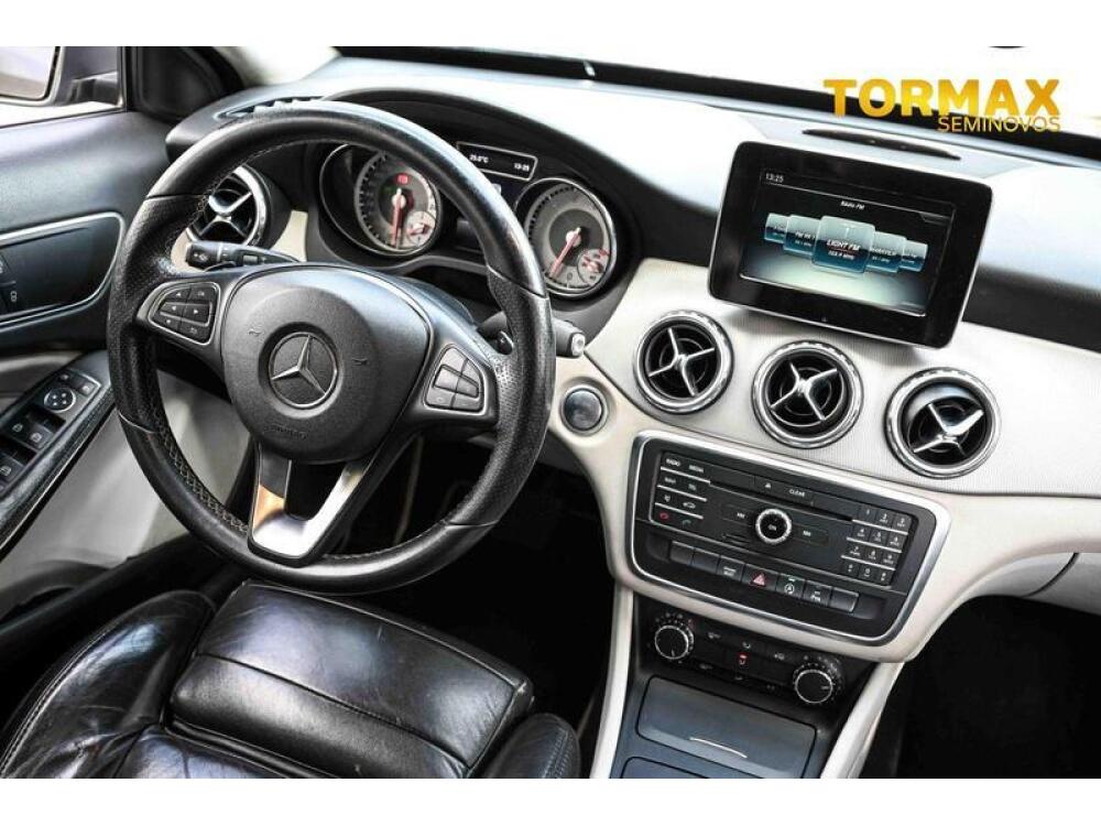 Mercedes Benz GLA 200