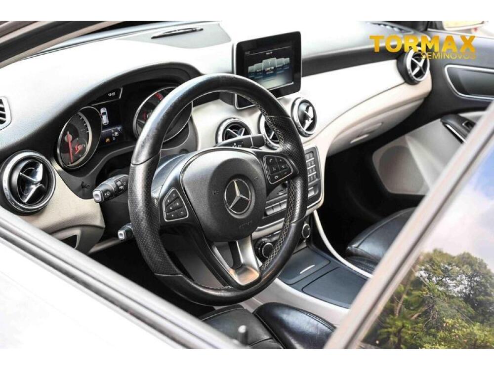 Mercedes Benz GLA 200