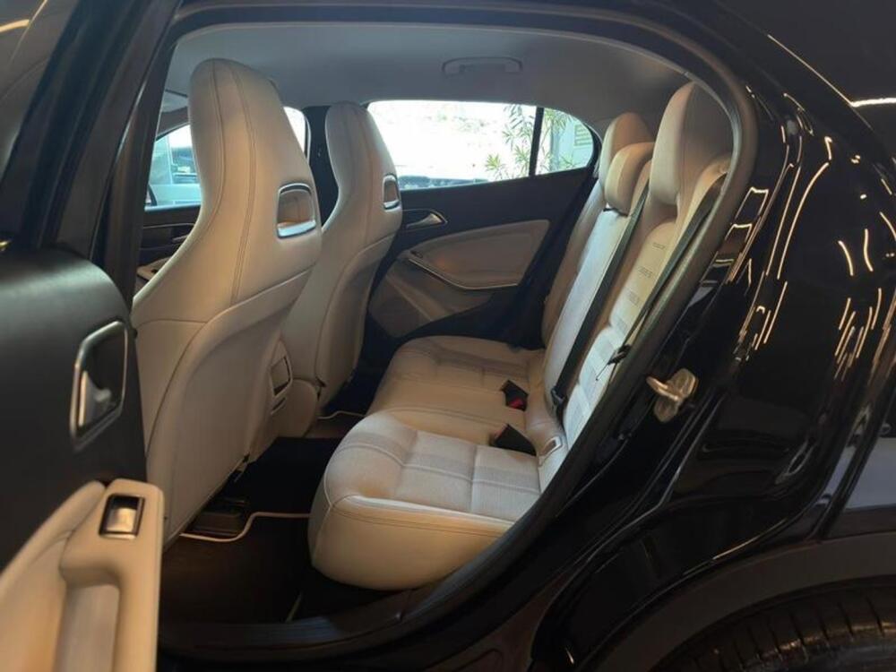 Mercedes Benz GLA 200