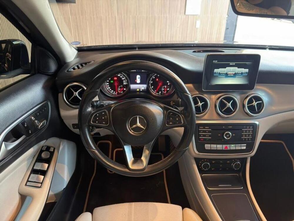 Mercedes Benz GLA 200