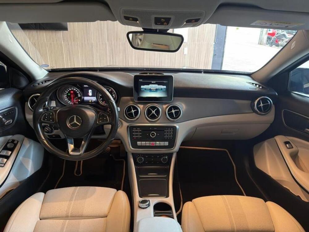 Mercedes Benz GLA 200