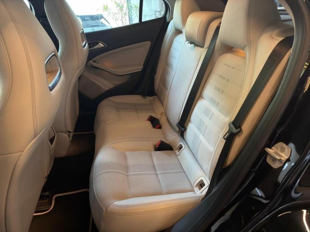 Mercedes Benz GLA 200