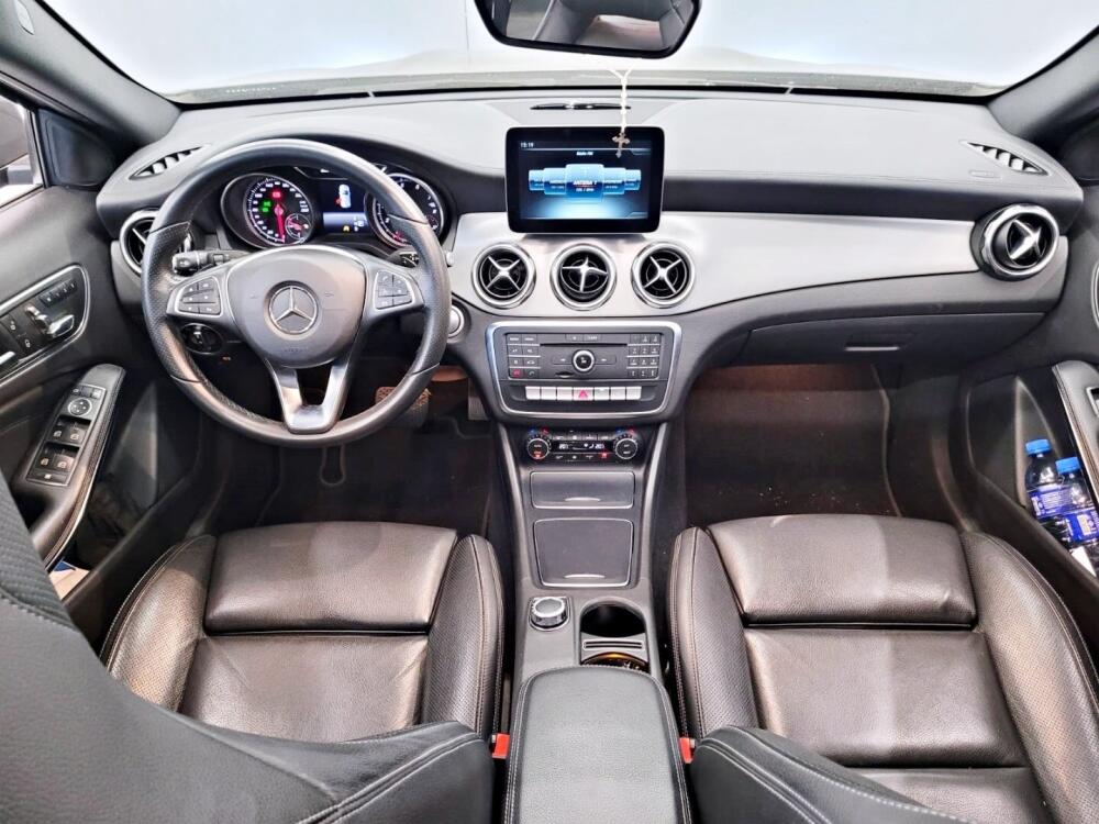 Mercedes Benz GLA 200