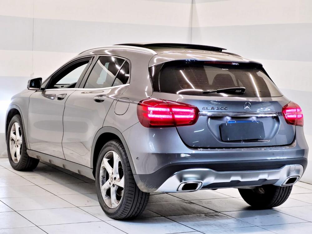 Mercedes Benz GLA 200