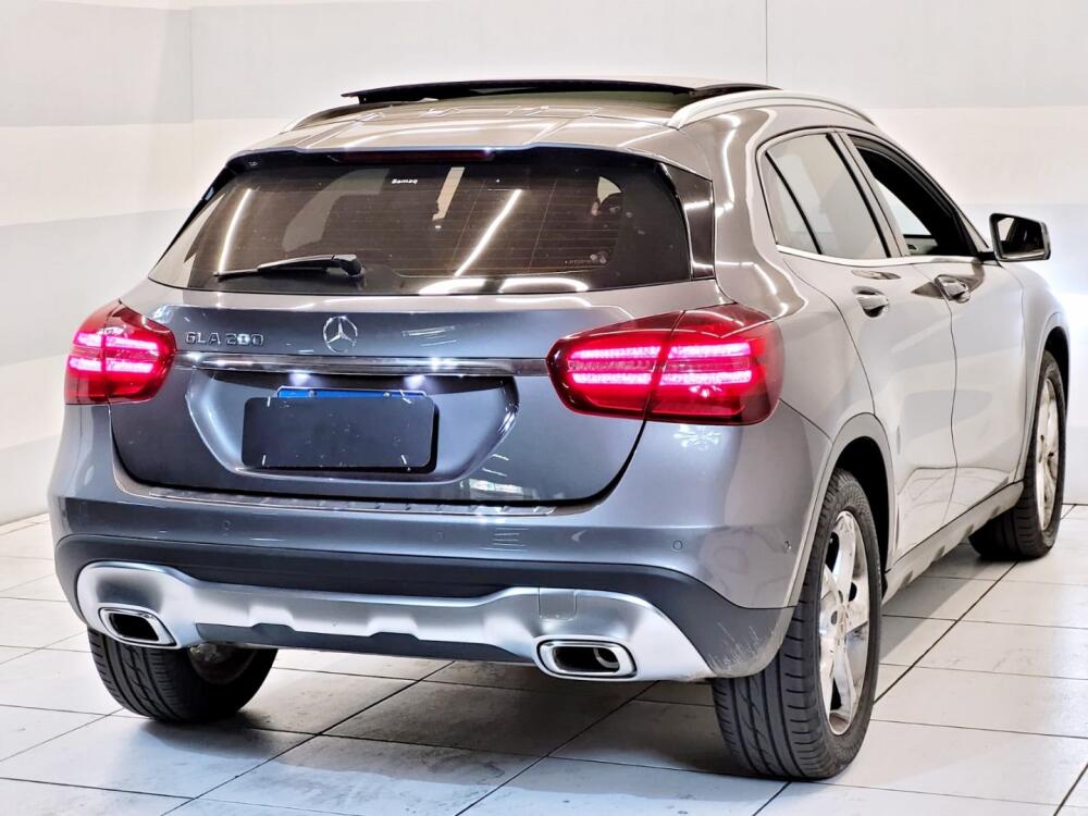 Mercedes Benz GLA 200