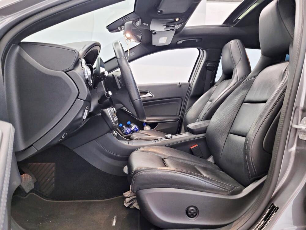 Mercedes Benz GLA 200