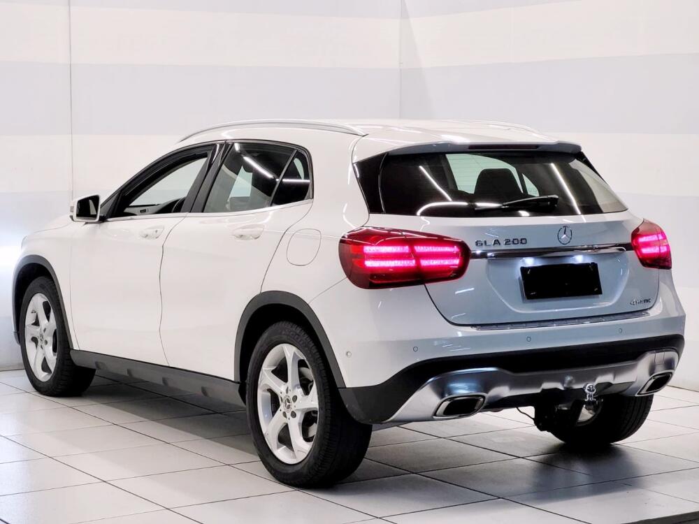 Mercedes Benz GLA 200