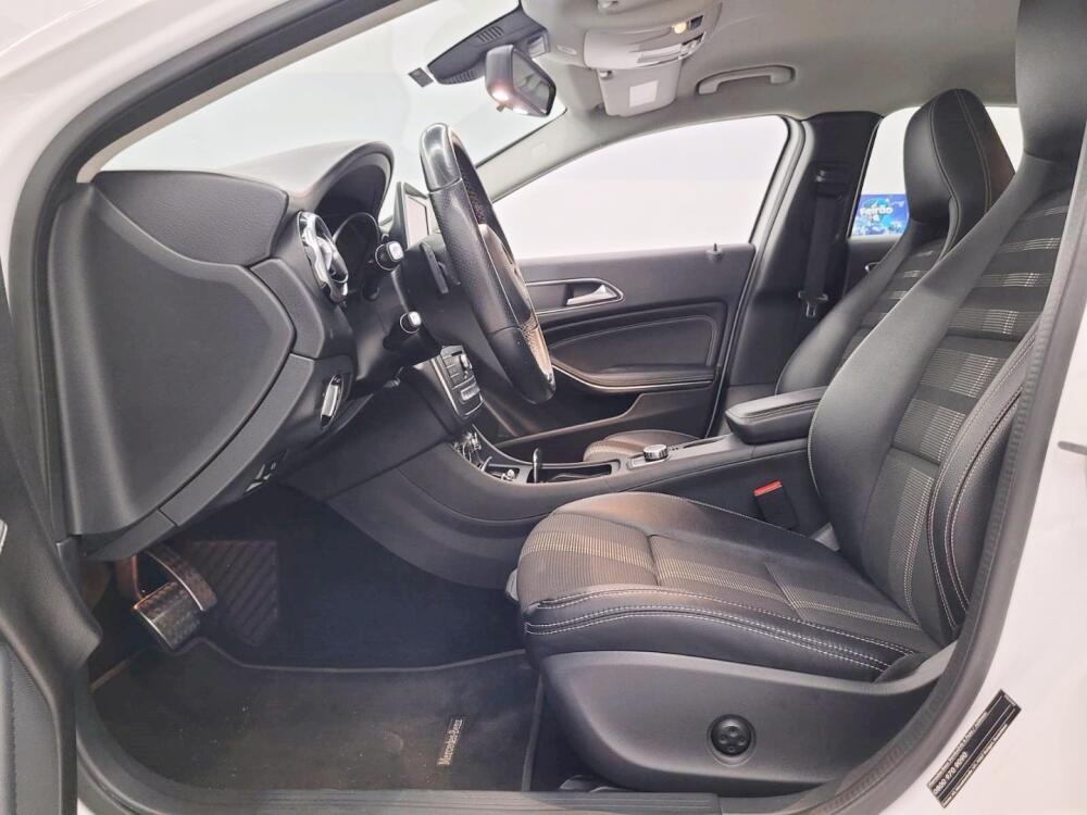 Mercedes Benz GLA 200