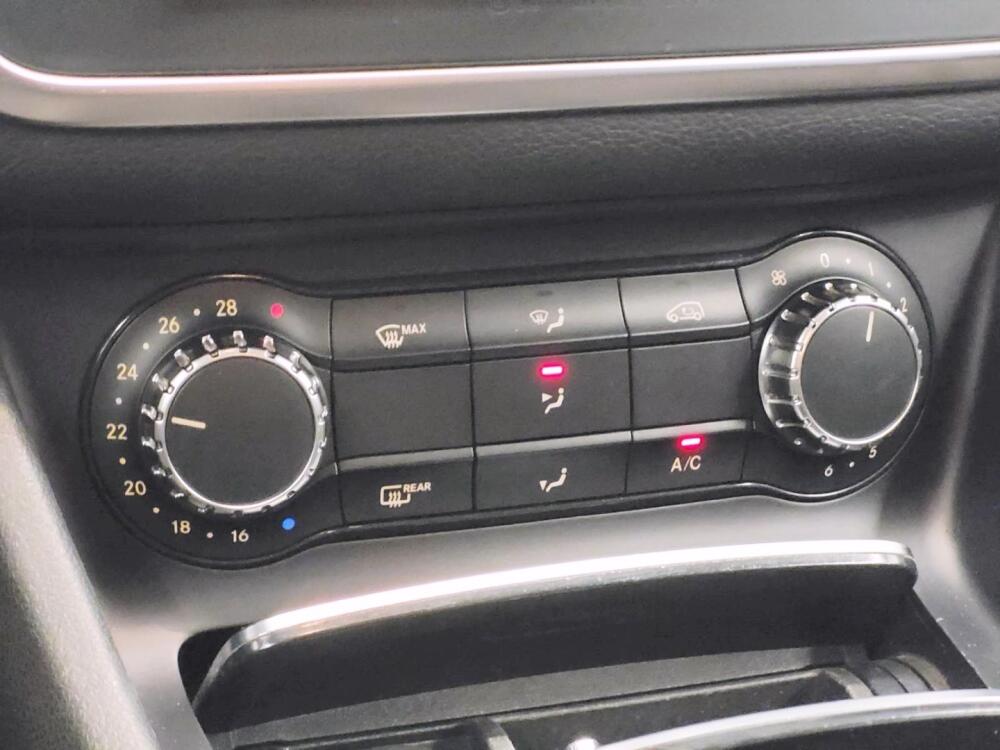Mercedes Benz GLA 200