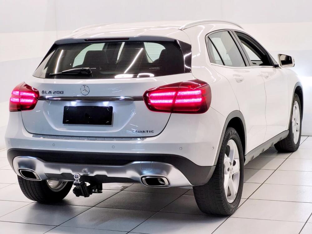 Mercedes Benz GLA 200