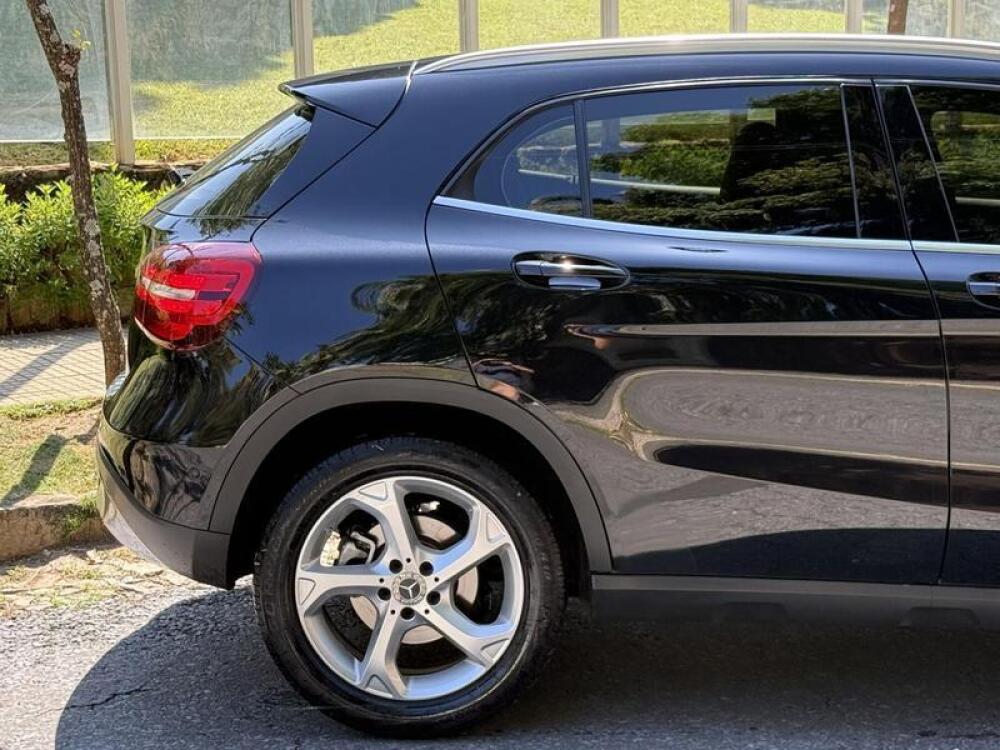 Mercedes Benz GLA 200