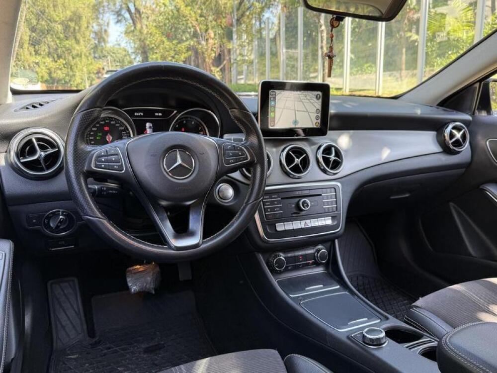 Mercedes Benz GLA 200