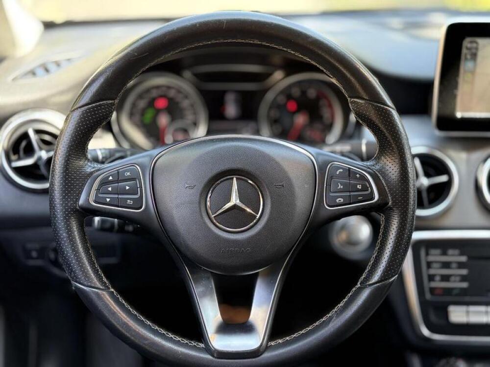 Mercedes Benz GLA 200