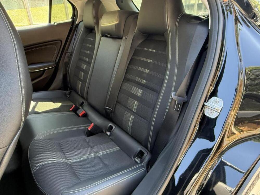 Mercedes Benz GLA 200