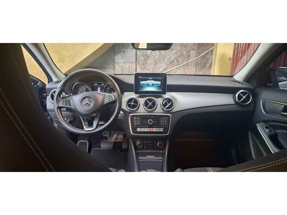 Mercedes Benz GLA 200