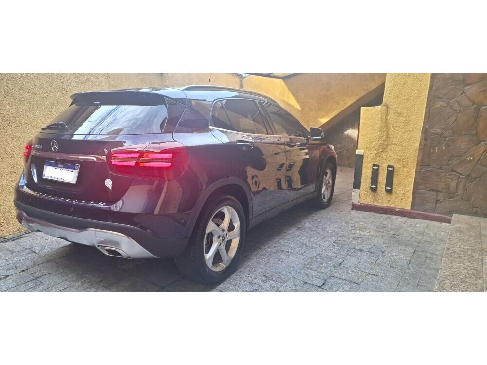 Mercedes Benz GLA 200