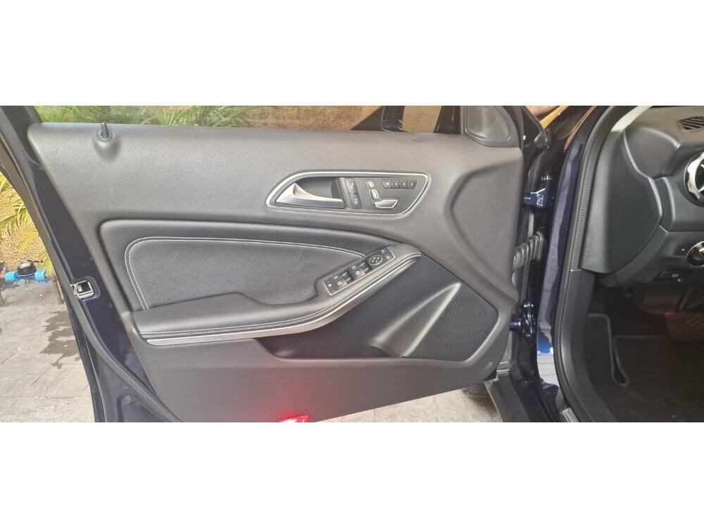 Mercedes Benz GLA 200