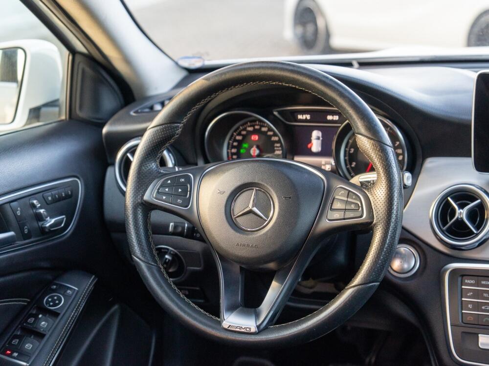 Mercedes Benz GLA 200