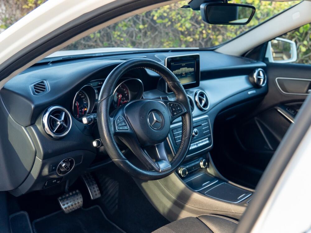 Mercedes Benz GLA 200