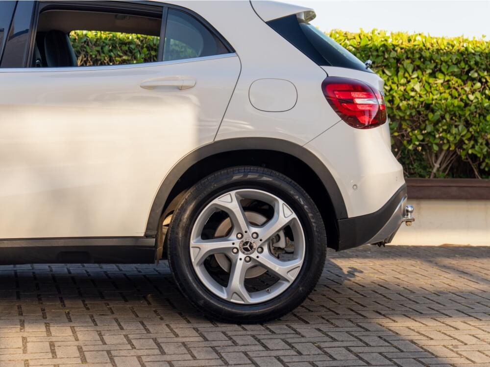 Mercedes Benz GLA 200