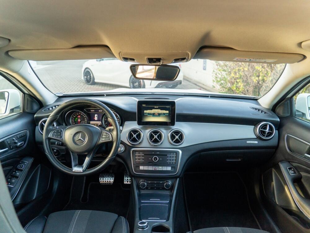 Mercedes Benz GLA 200