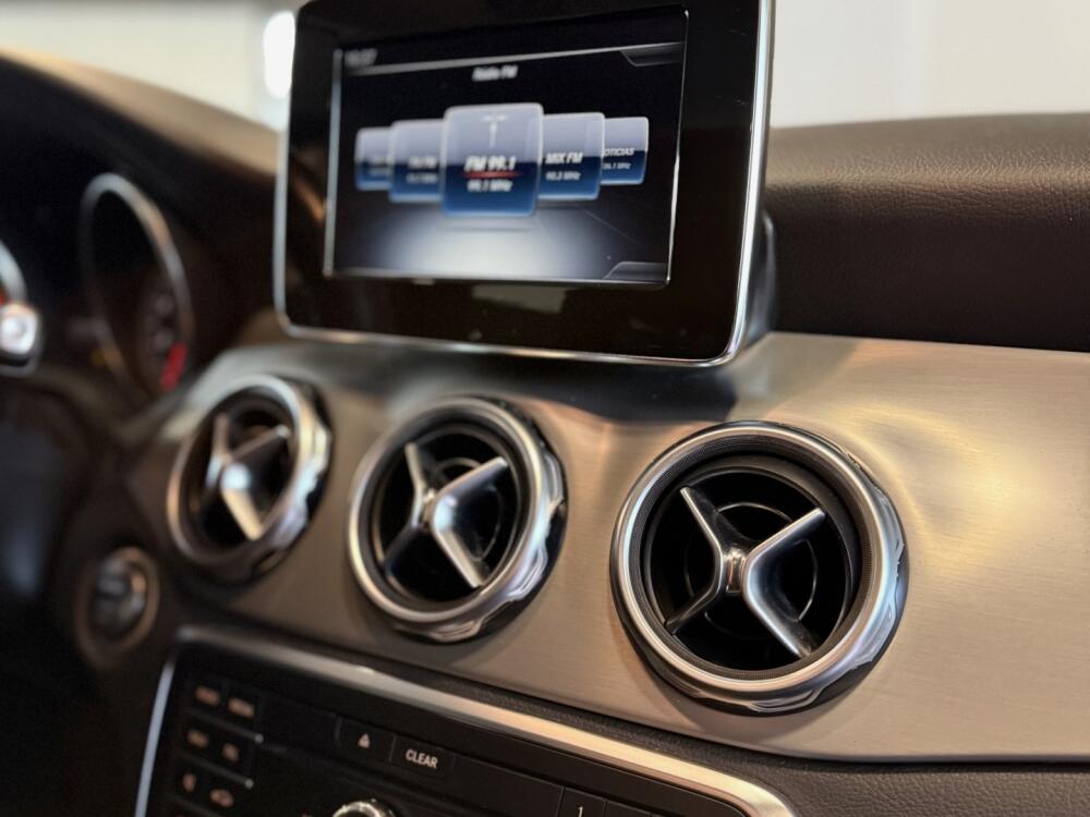 Mercedes Benz GLA 200