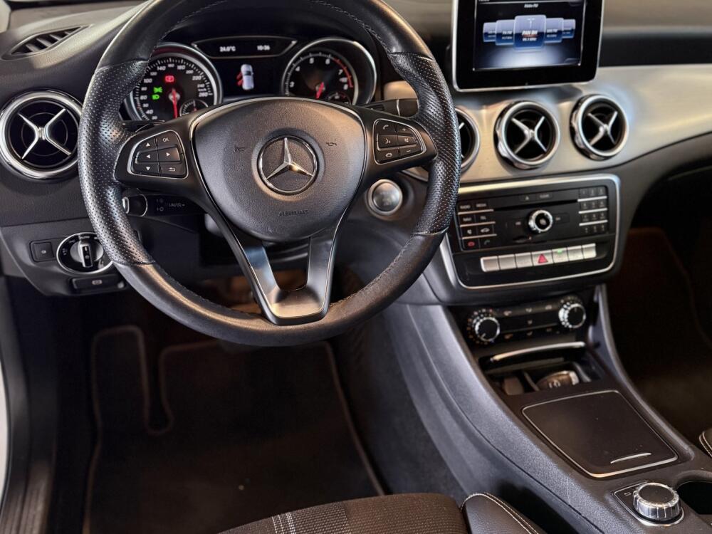 Mercedes Benz GLA 200