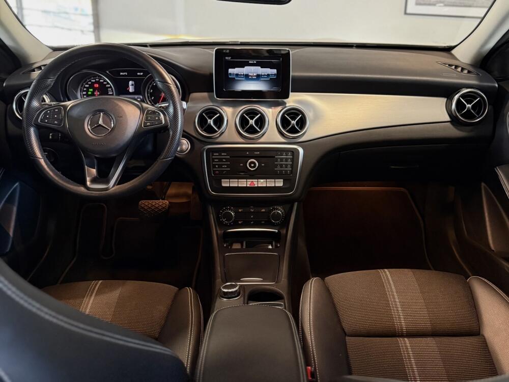 Mercedes Benz GLA 200