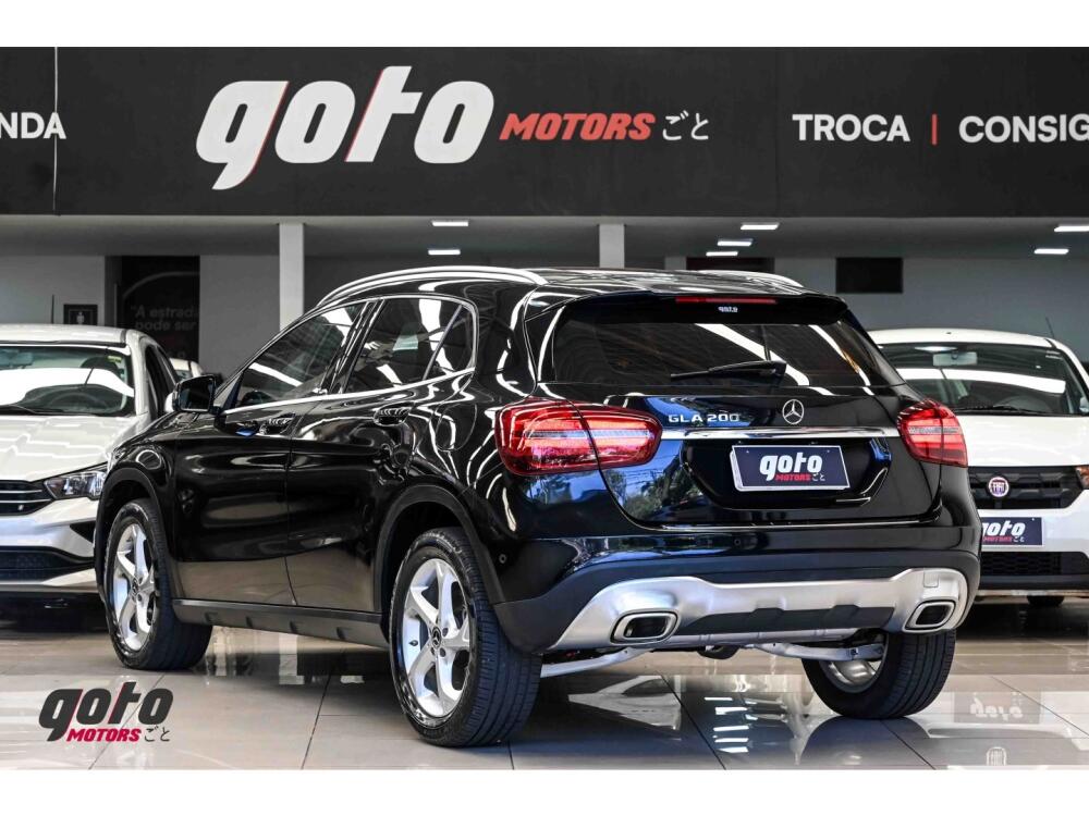 Mercedes Benz GLA 200
