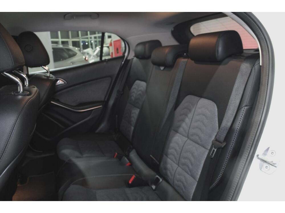 Mercedes Benz GLA 200