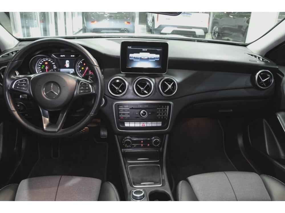 Mercedes Benz GLA 200