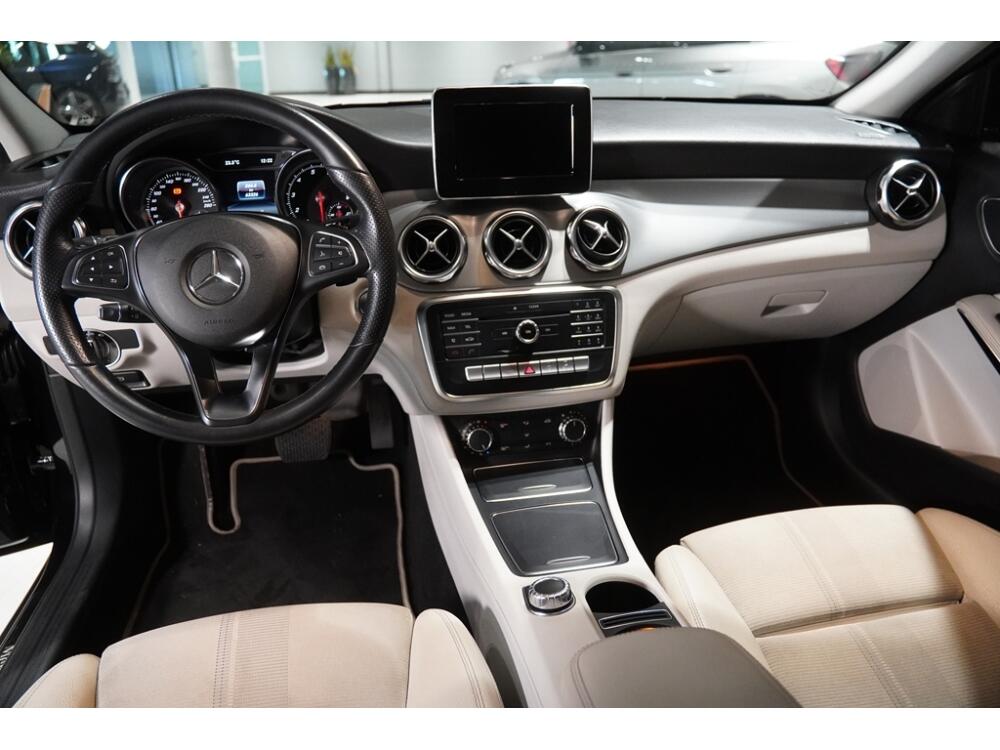 Mercedes Benz GLA 200