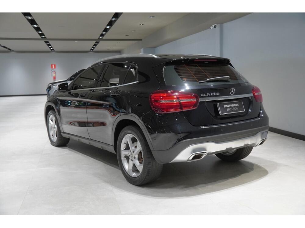 Mercedes Benz GLA 200