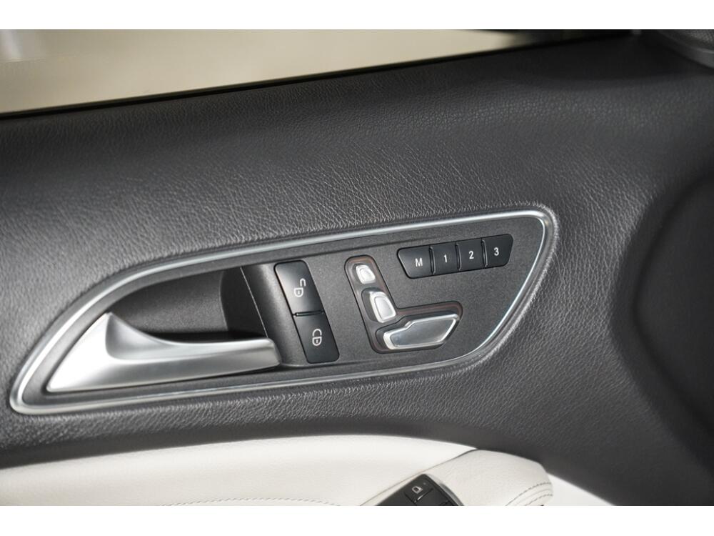 Mercedes Benz GLA 200