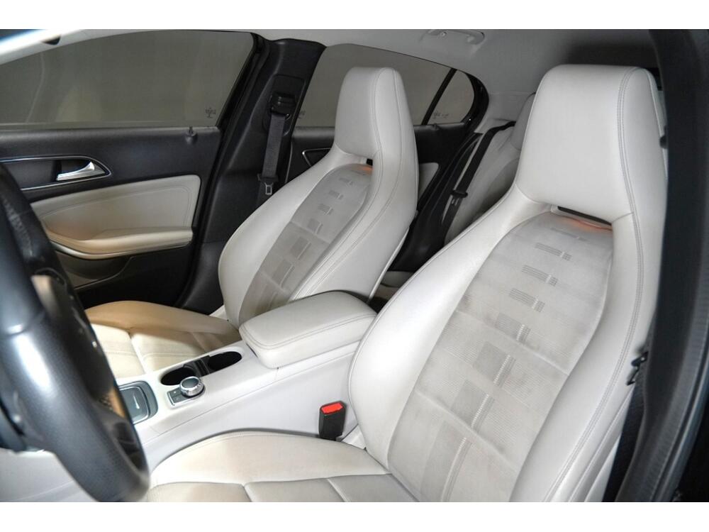 Mercedes Benz GLA 200