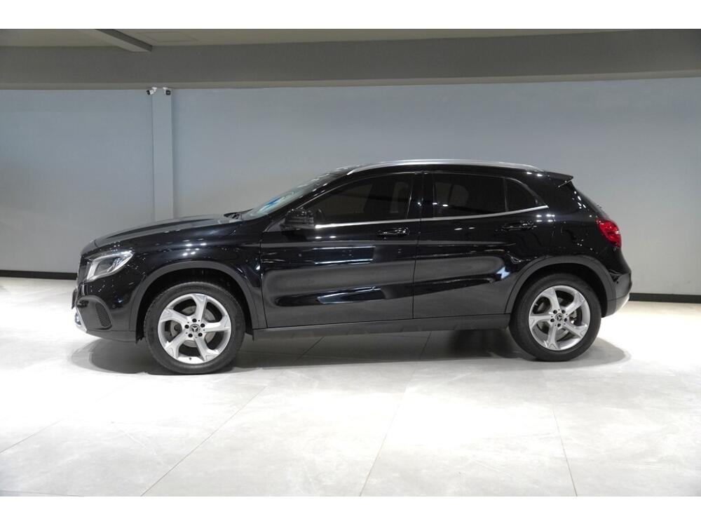 Mercedes Benz GLA 200