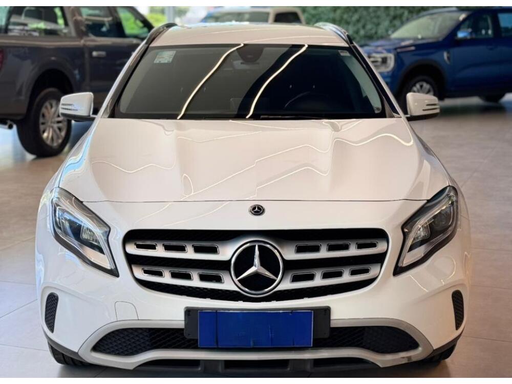 Mercedes Benz GLA 200