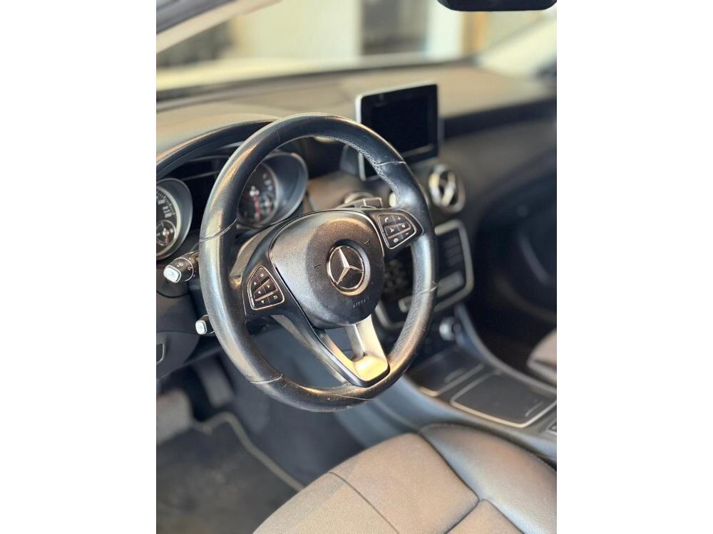 Mercedes Benz GLA 200