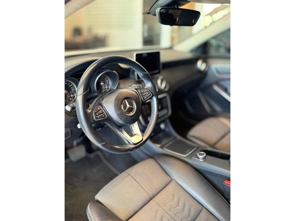 Mercedes Benz GLA 200