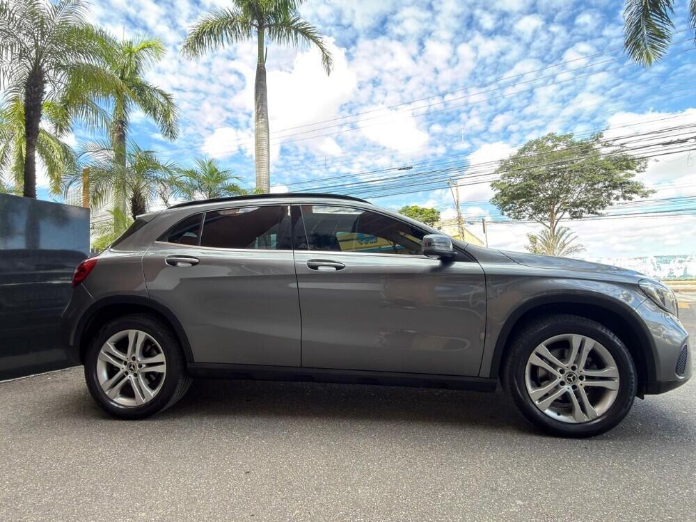 Mercedes Benz GLA 200