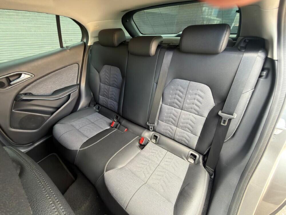 Mercedes Benz GLA 200