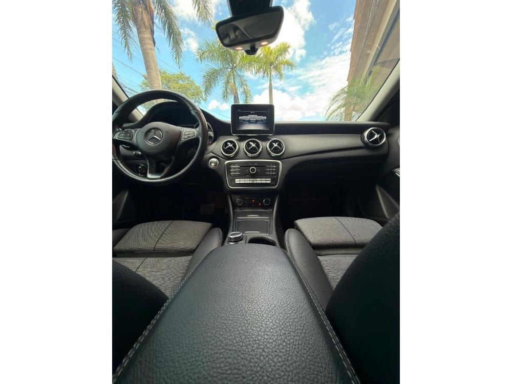 Mercedes Benz GLA 200