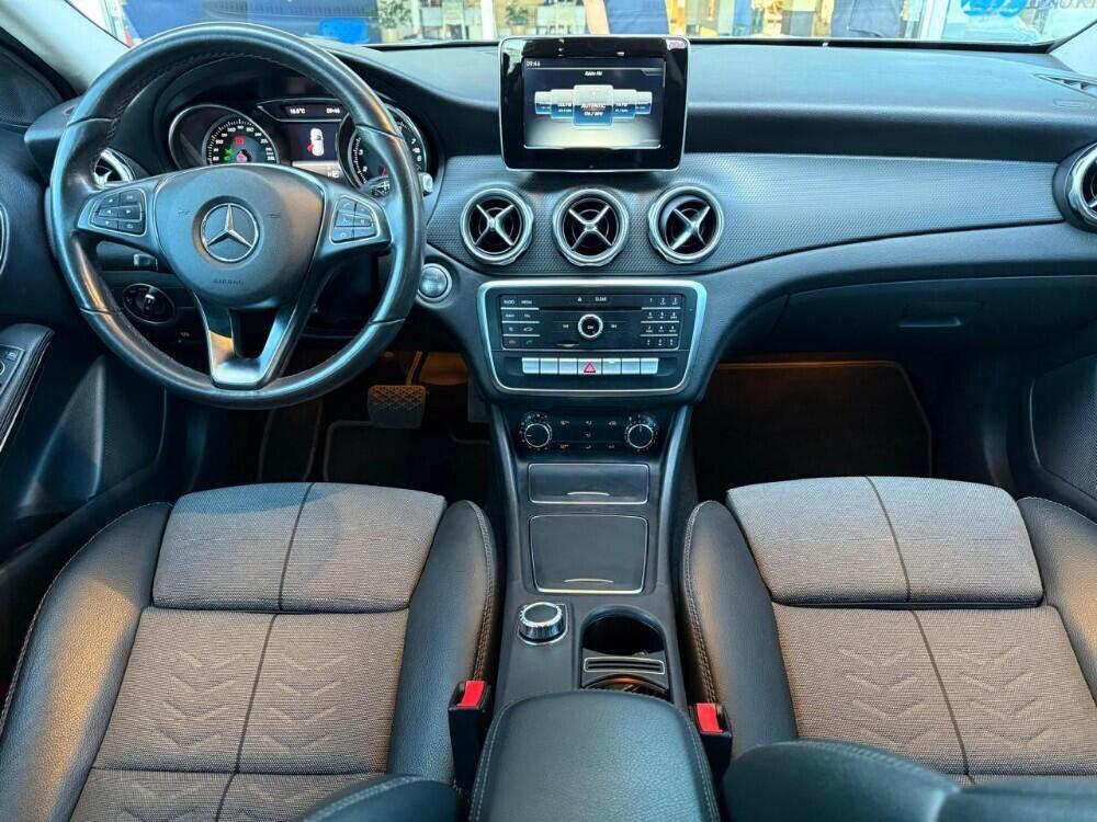 Mercedes Benz GLA 200