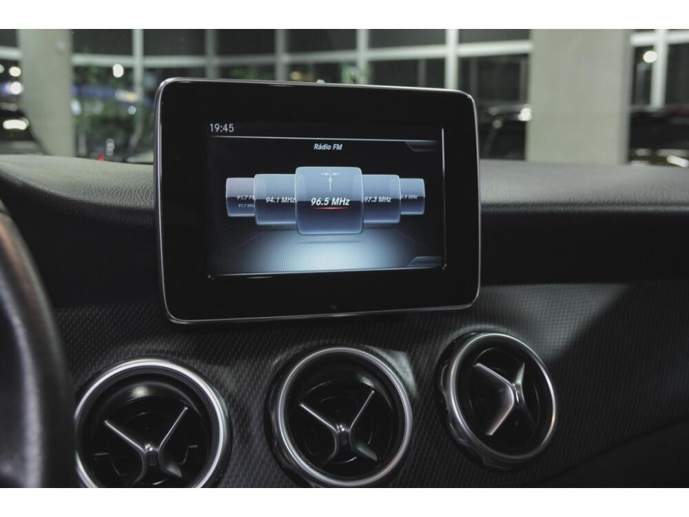 Mercedes Benz GLA 200