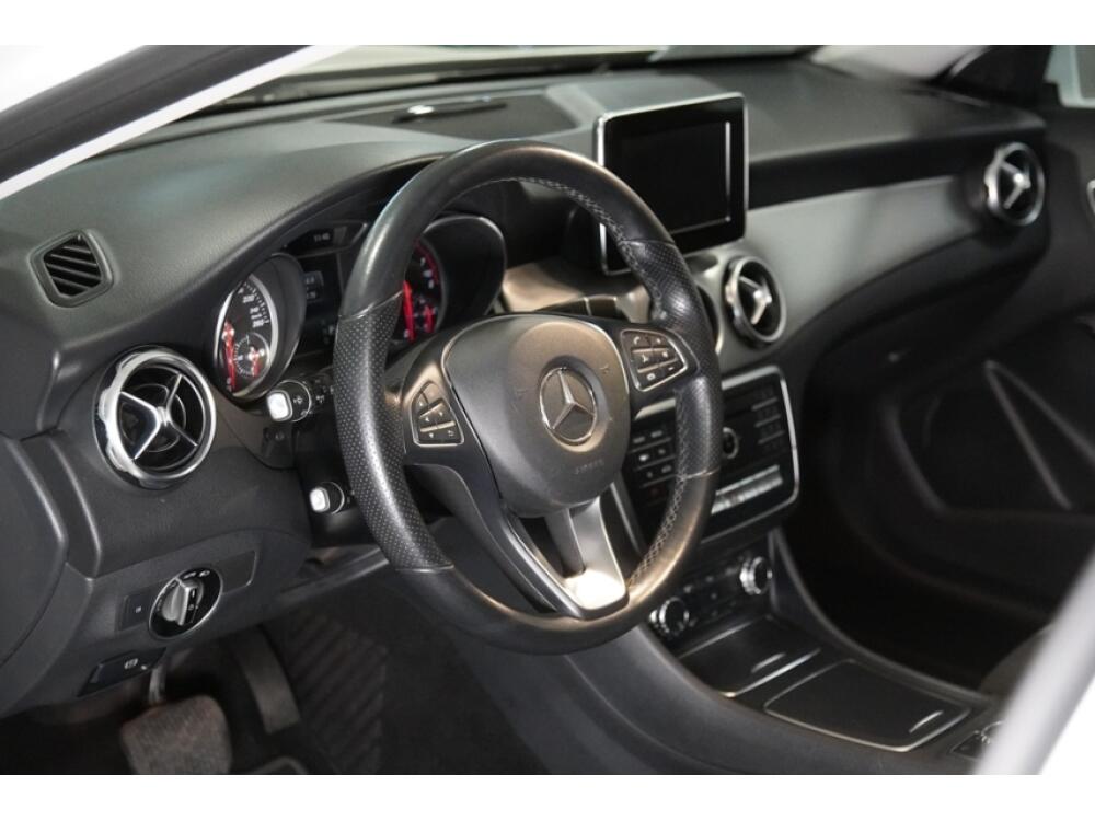 Mercedes Benz GLA 200
