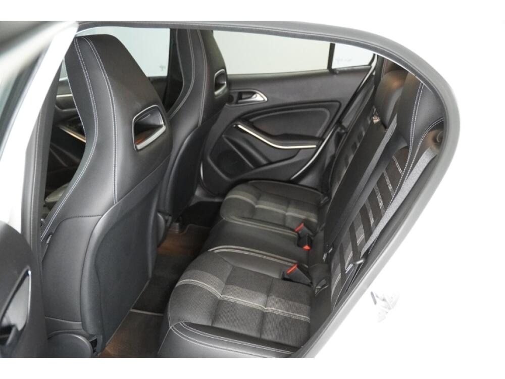 Mercedes Benz GLA 200