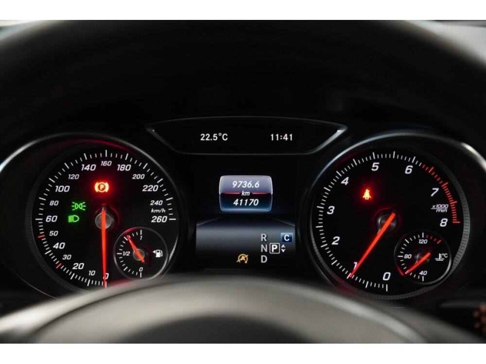 Mercedes Benz GLA 200