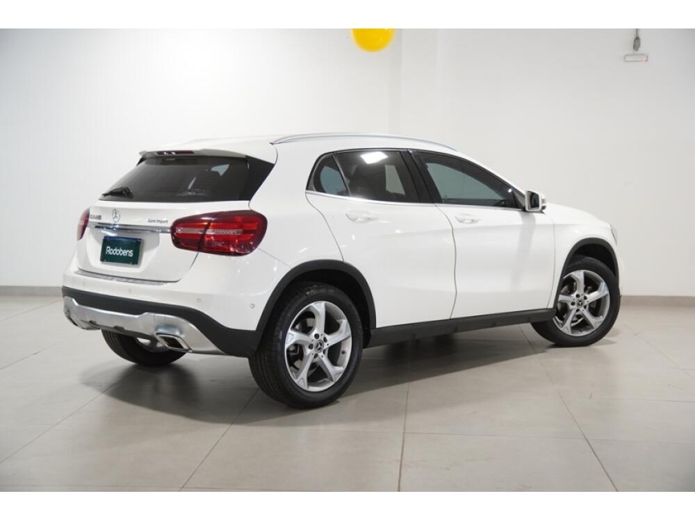 Mercedes Benz GLA 200